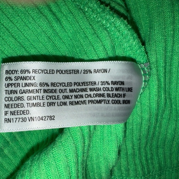 INGRID + ISABEL Maternity Top in Size Large - soft and cozy in lime green NWT - Picture 6 of 6